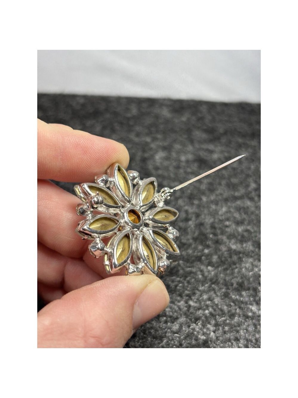 VINTAGE SILVERTONE CRYSTALS FLORAL BROOCH PIN with clip on earrings - Picture 2 of 13